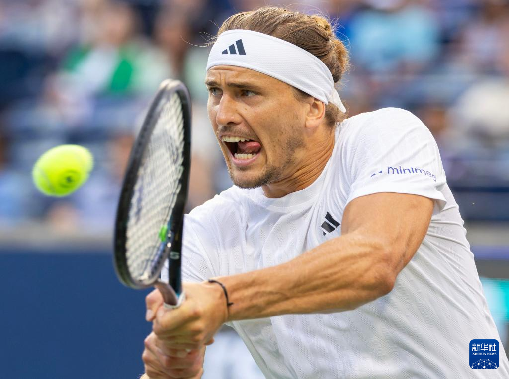 包含欧洲网球队力克德国网球队，兹维列夫统治全场的词条