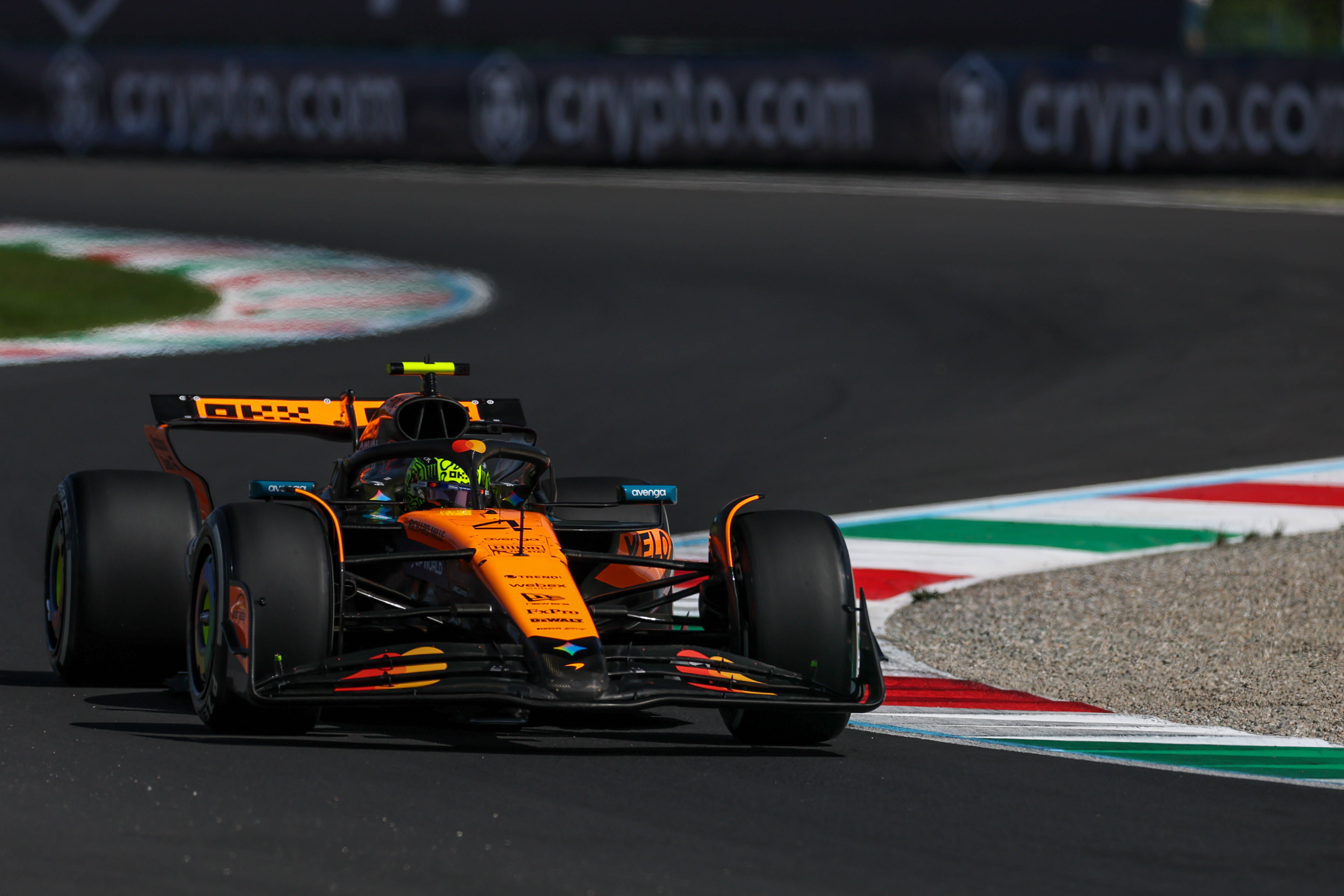 迈凯伦碾压雷诺车队，塞恩斯惊艳四座