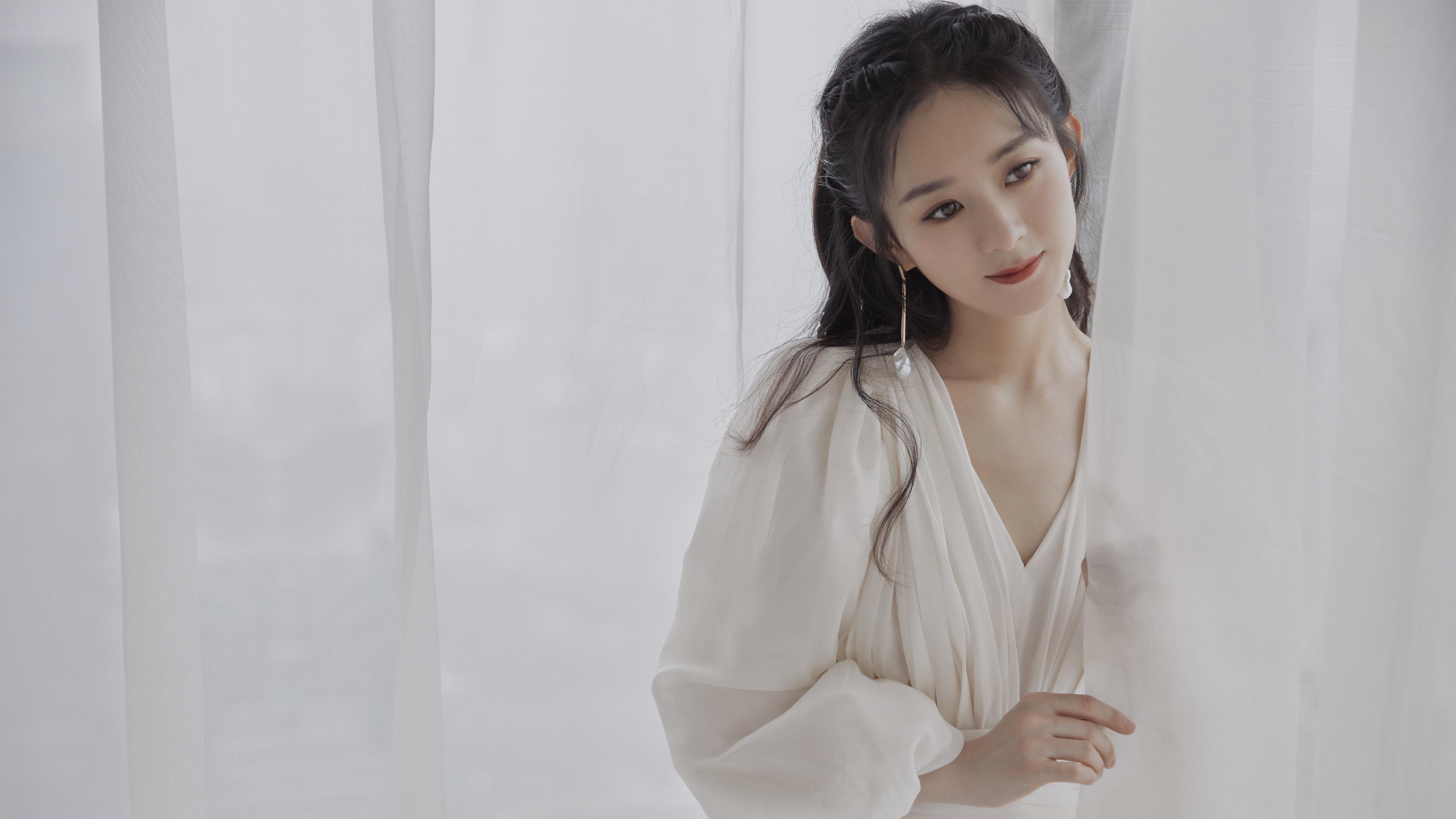 铁血映红,马德里竞技险胜曼联,神锋莱万破晓斩乾坤