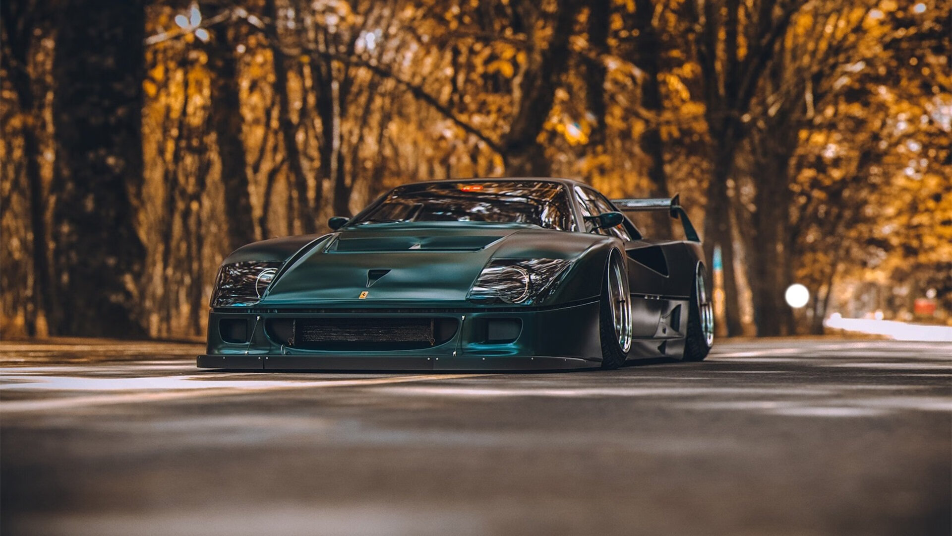 诺里斯演绎独角戏，雷诺上演影子超车逆转阿斯顿马丁