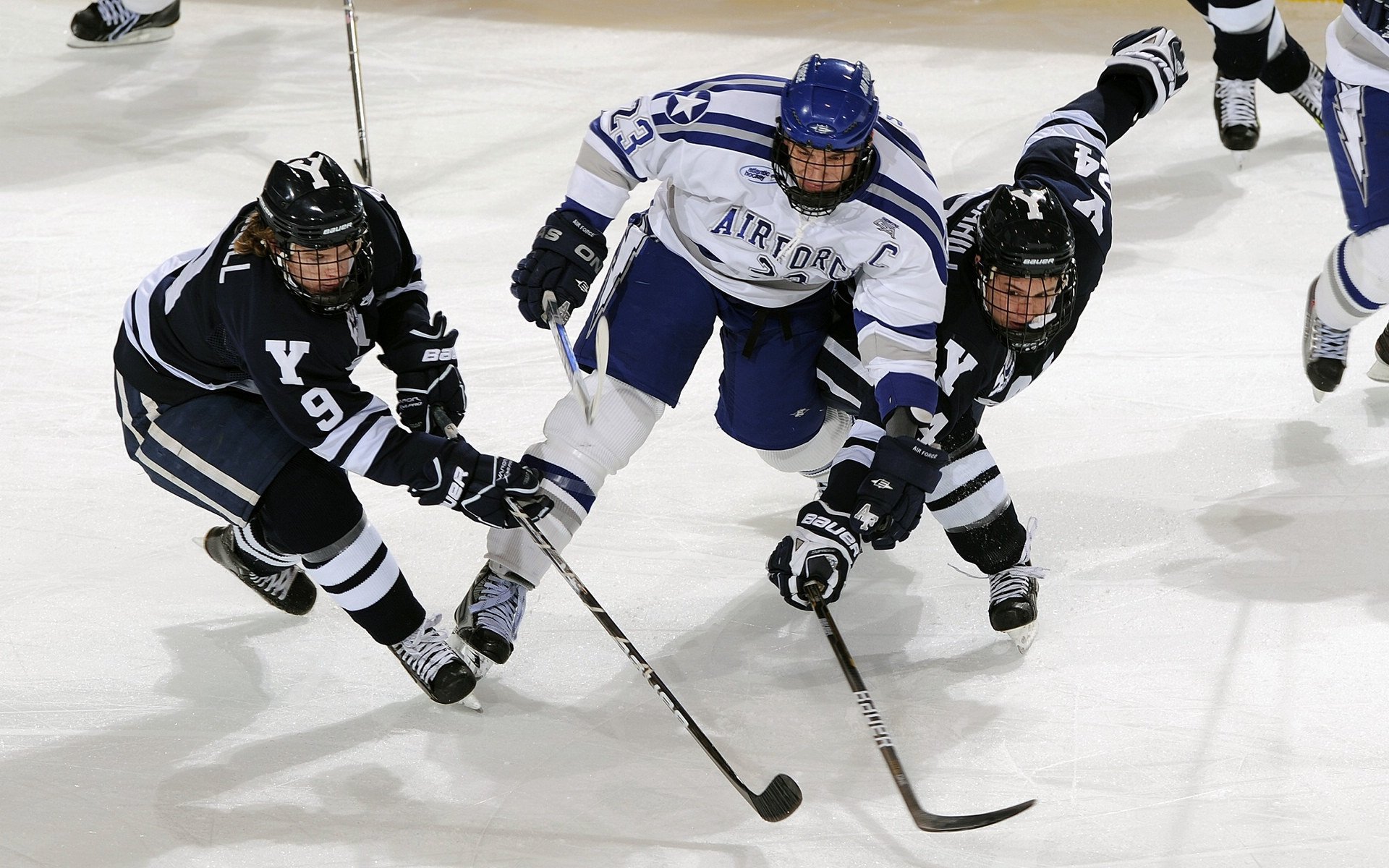 宇宙联赛惊天爆冷！新疆飞虎量子战术一波带走雄鹿，哈利伯顿冠军基因觉醒